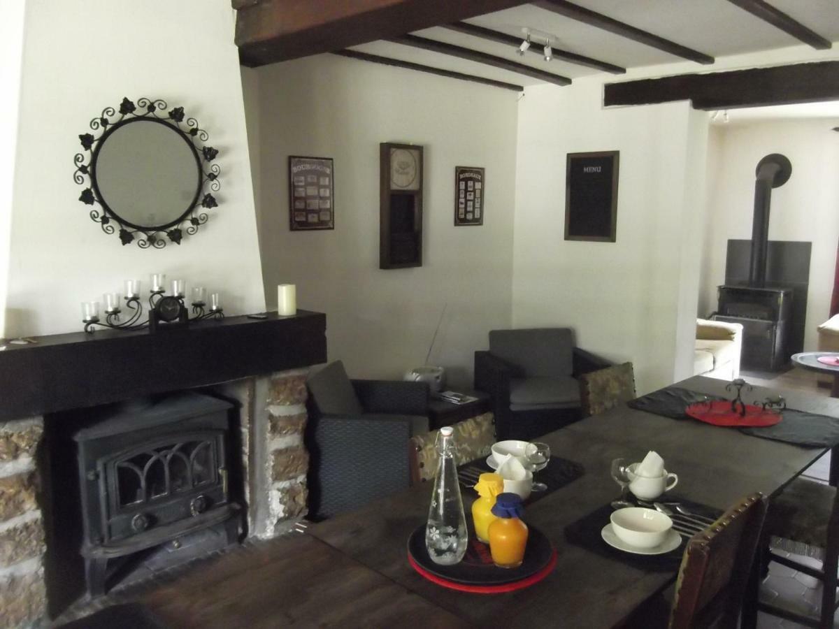Bed and Breakfast 43 Rue Des Quarts Ménesplet Esterno foto