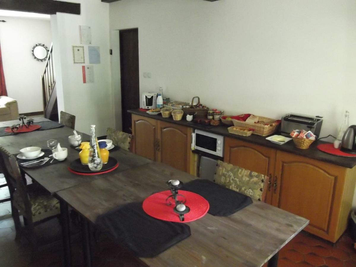 Bed and Breakfast 43 Rue Des Quarts Ménesplet Esterno foto