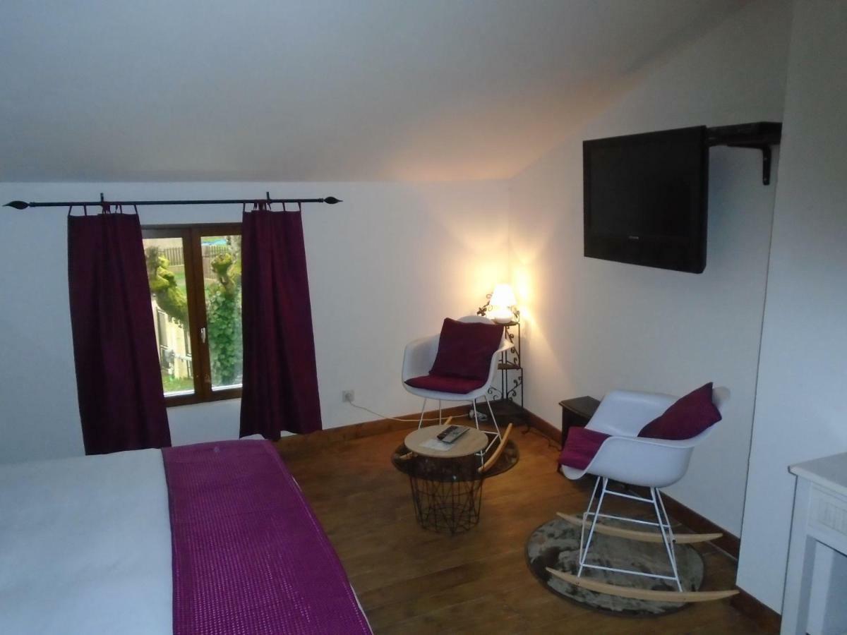 Bed and Breakfast 43 Rue Des Quarts Ménesplet Esterno foto