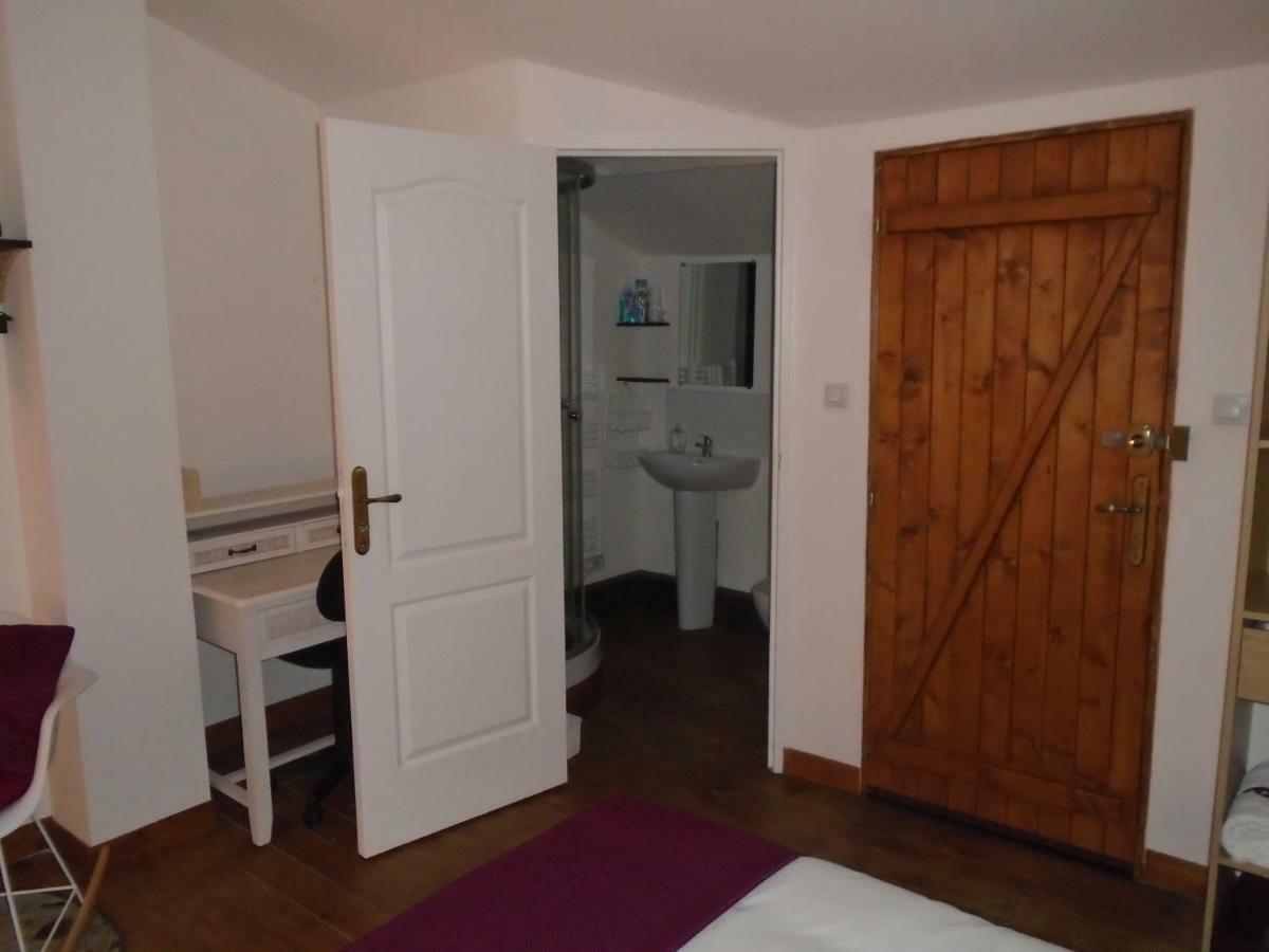 Bed and Breakfast 43 Rue Des Quarts Ménesplet Esterno foto