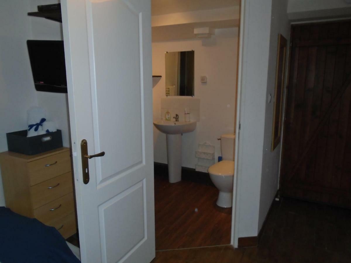 Bed and Breakfast 43 Rue Des Quarts Ménesplet Esterno foto