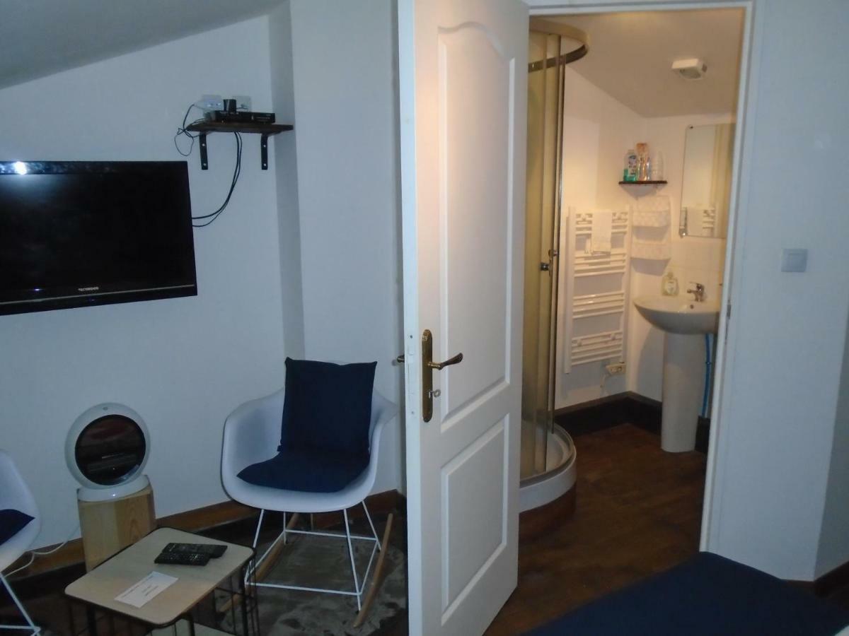 Bed and Breakfast 43 Rue Des Quarts Ménesplet Esterno foto